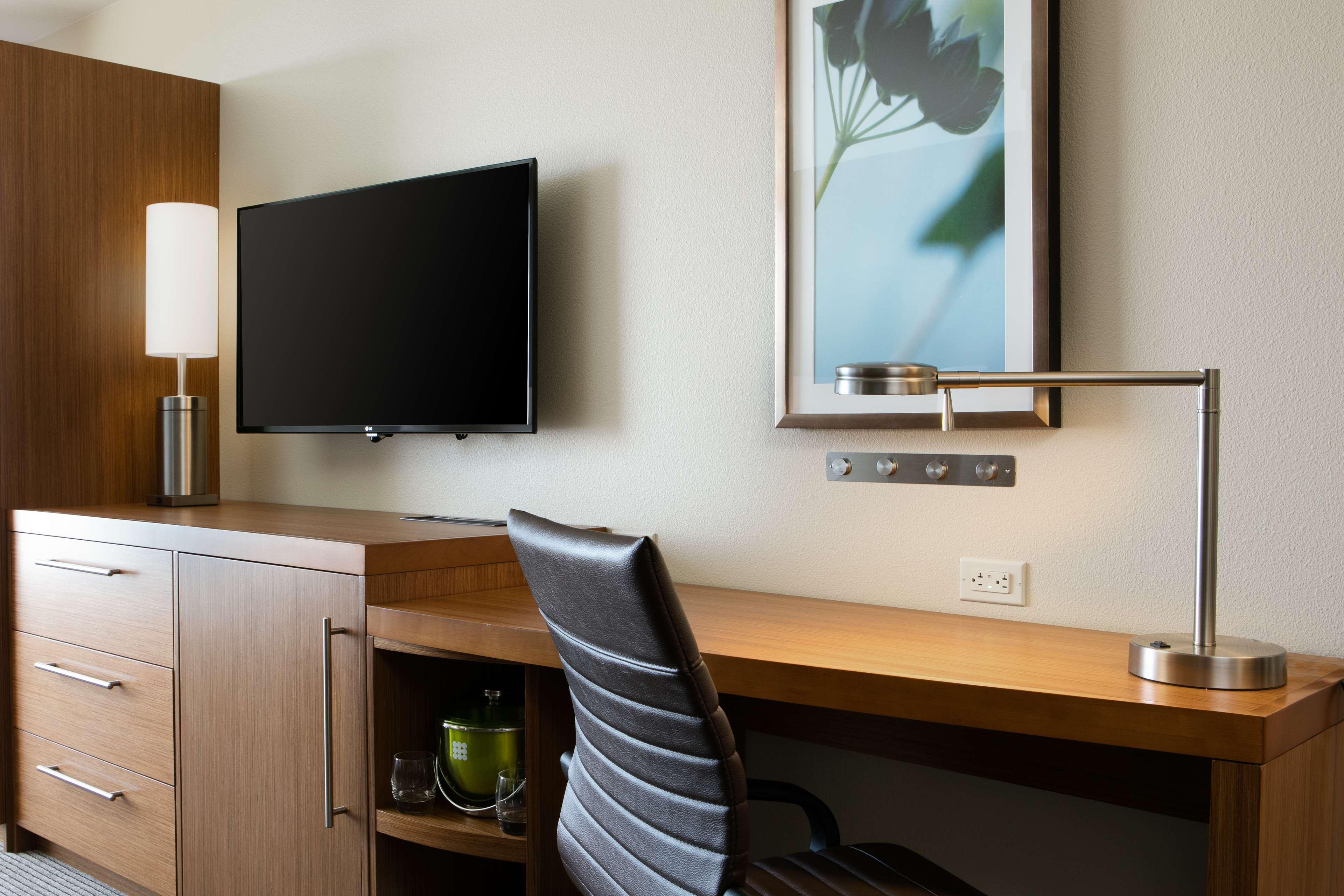 Hyatt Place Kansas City Lenexa City Center Экстерьер фото