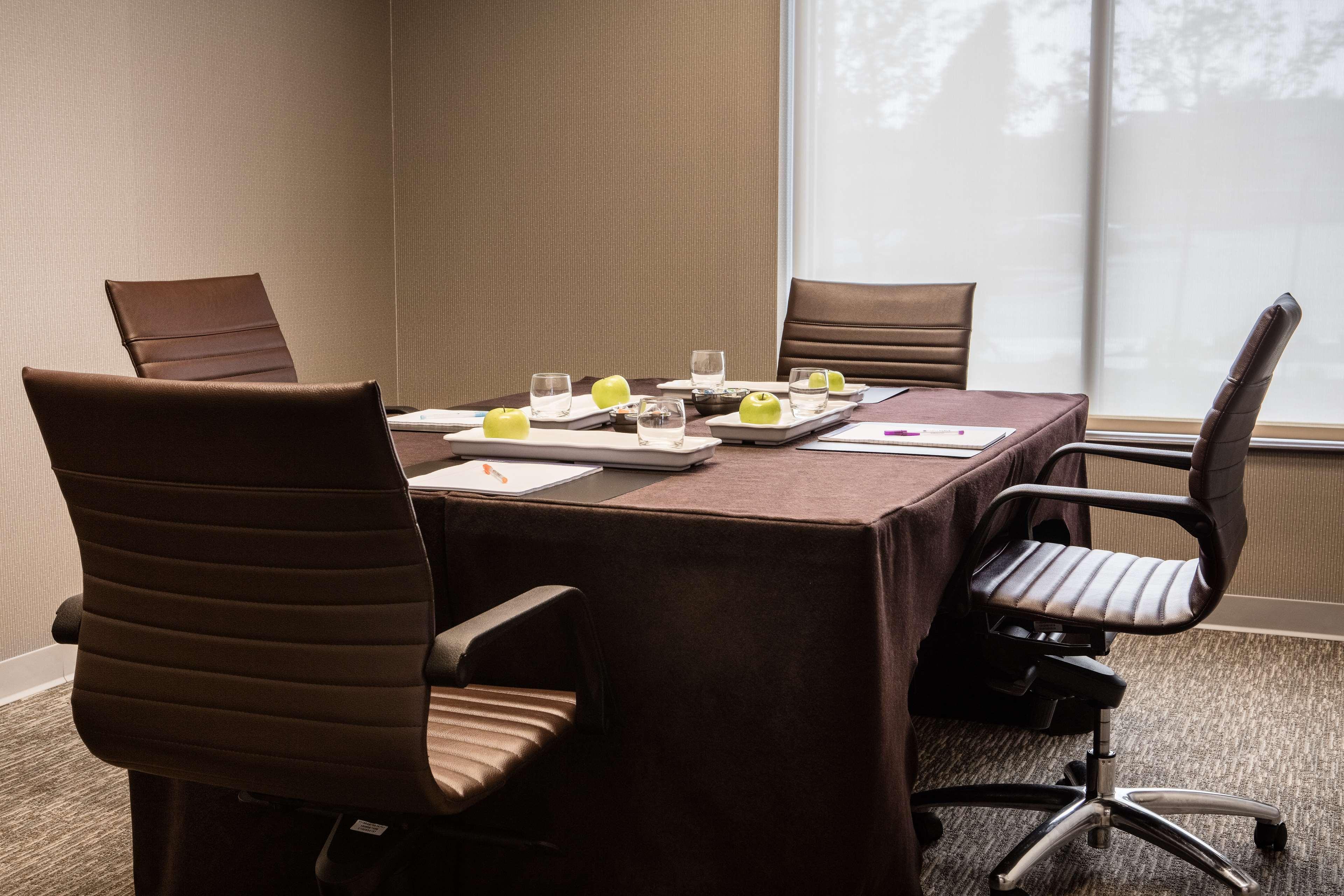 Hyatt Place Kansas City Lenexa City Center Экстерьер фото
